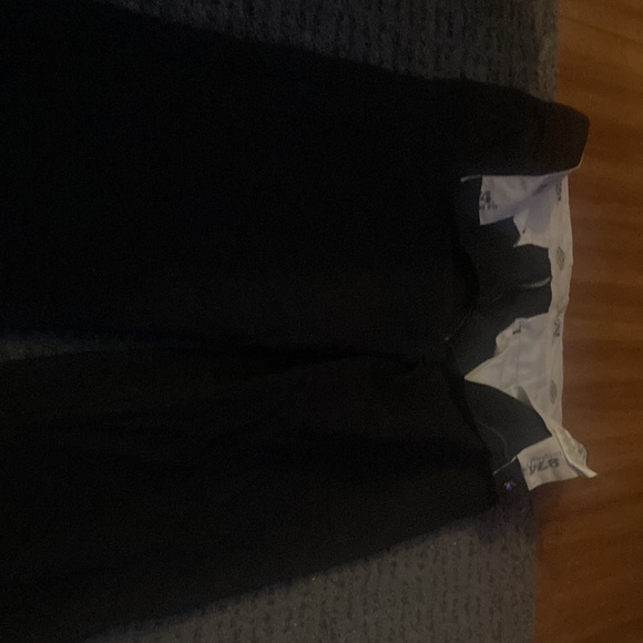 Color black - Picture 2 of 2